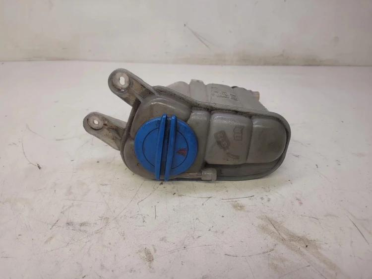 ZBIORNICZEK WYRÓWNAWCZY AUDI A4 S4 S5 8K0121405N