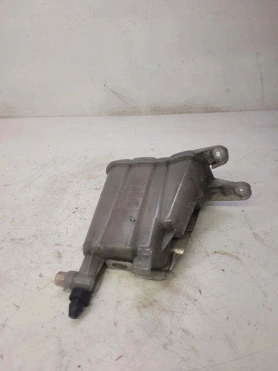 ZBIORNICZEK WYRÓWNAWCZY AUDI A4 S4 S5 8K0121405N
