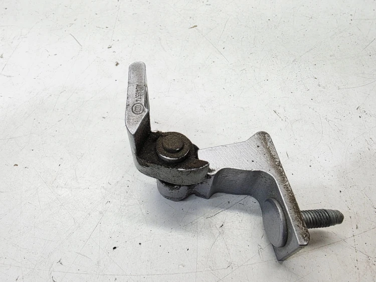 ZAWIAS DRZWI PRAWY AUDI A1 8X Q3 8U A3 8V 8V0833404E