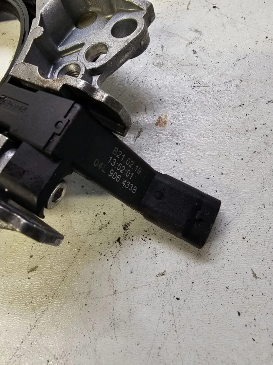 OBUDOWA USZCZELNIACZ WAŁU AUDI VW 2.0 05L103173