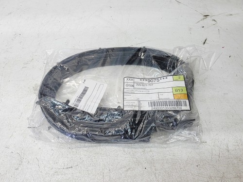 USZCZELKA MASKI SKODA SUPERB III 3V0823707