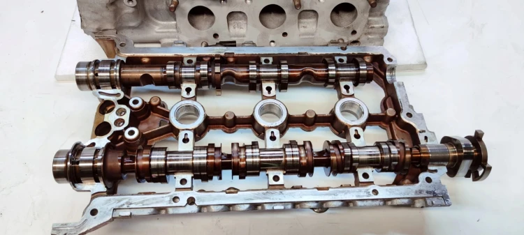 GŁOWICA KOMPLETNA AUDI A5 A5 A6 C7 A7 2.8 3.2 FSI 06E103404A