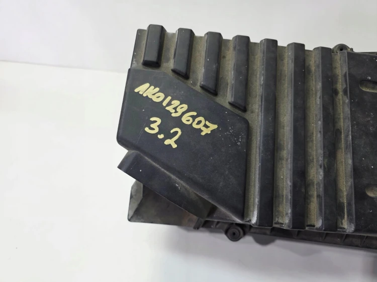 OBUDOWA FILTRA POWIETRZA AUDI A3 8P VOLKSWAGEN SEAT SKODA 3.2 1K0129607
