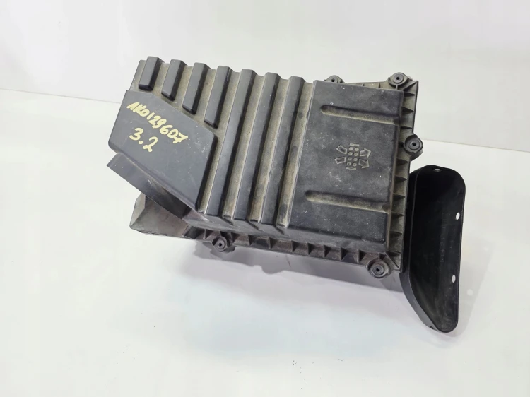 OBUDOWA FILTRA POWIETRZA AUDI A3 8P VOLKSWAGEN SEAT SKODA 3.2 1K0129607