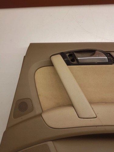 BOCZEK DRZWI PRAWY TYŁ AUDI Q7 4L0867306