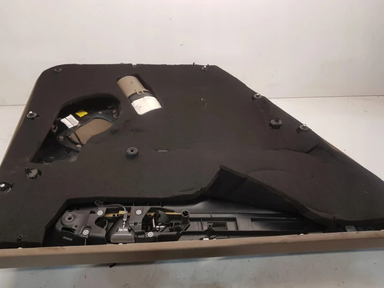 BOCZEK DRZWI PRAWY TYŁ AUDI Q7 4L0867306