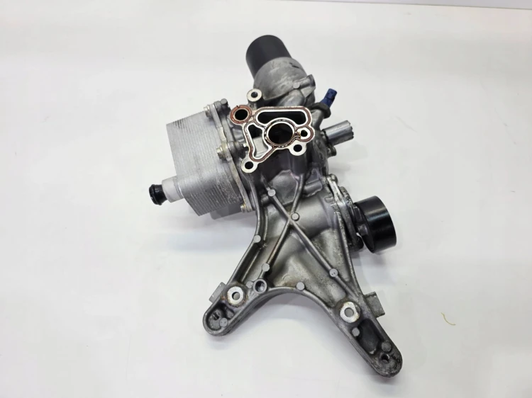 PODSTAWA FILTRA OLEJU ŁAPA ALTERNATORA AUDI A4 A5 Q5 FY 2.0 TFSI 06L903143K