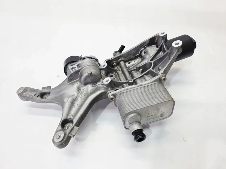 PODSTAWA FILTRA OLEJU ŁAPA ALTERNATORA AUDI A4 A5 Q5 FY 2.0 TFSI 06L903143K