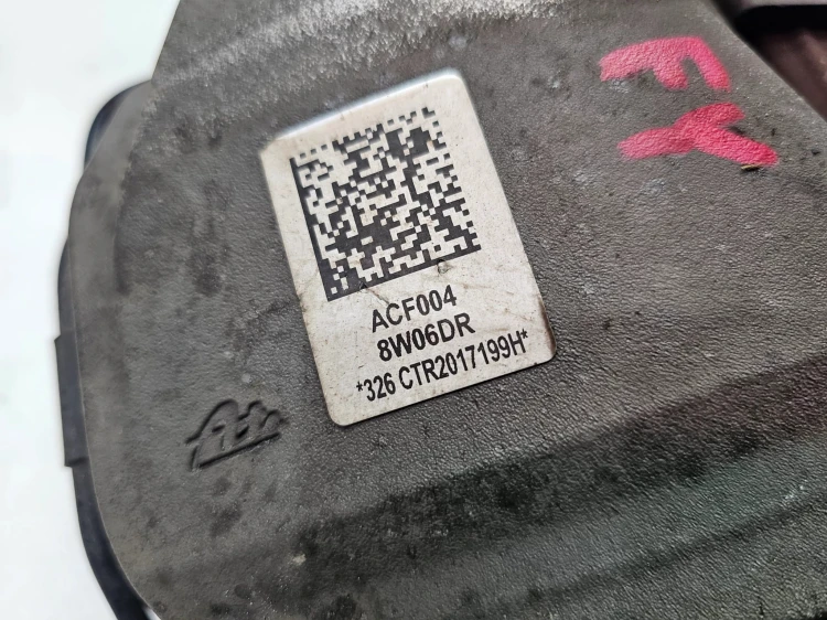 ZACISK HAMULCOWY PRAWY PRZÓD AUDI A4 A5 8W06DR 972