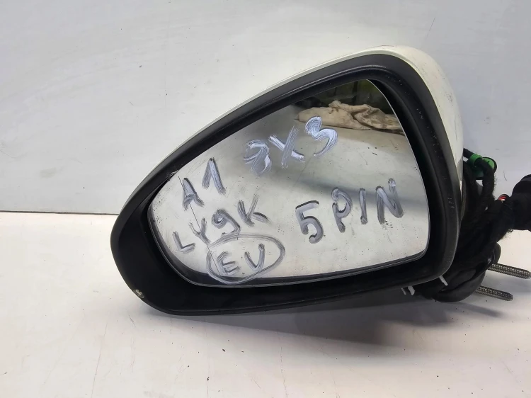 LUSTERKO ZEWNĘTRZNE LEWE AUDI A1 8X3 5-PIN EUROPA LY9K