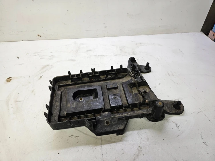 PODSTAWA AKUMULATORA AUDI VW SEAT 1K0915333C