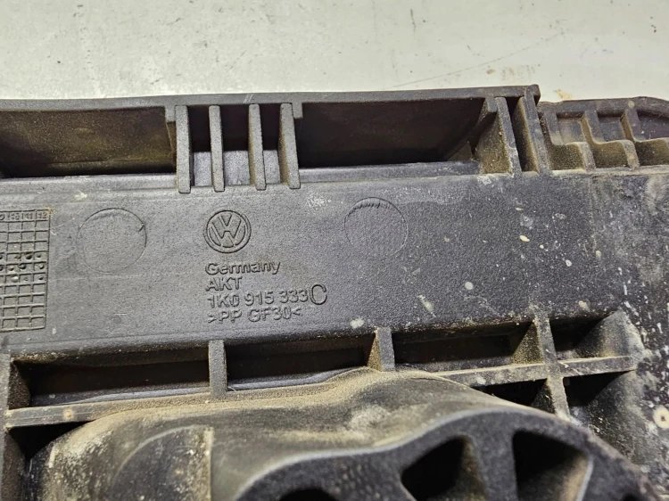 PODSTAWA AKUMULATORA AUDI VW SEAT 1K0915333C