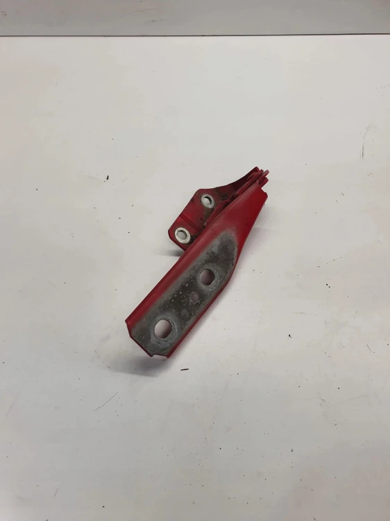 ZAWIAS MASKI PRAWY AUDI A3 8P LIFT 8P0823302 LY3J