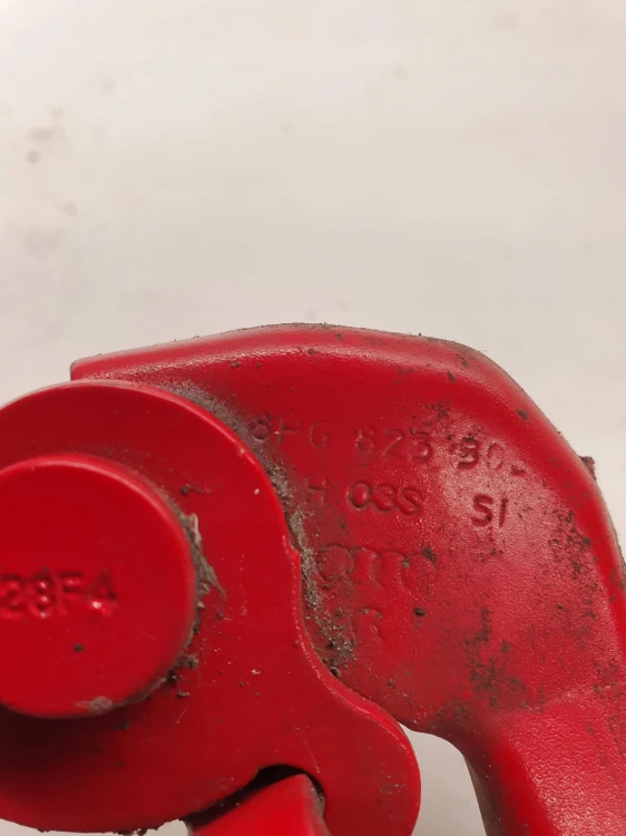 ZAWIAS MASKI PRAWY AUDI A3 8P LIFT 8P0823302 LY3J