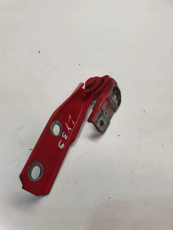 ZAWIAS MASKI PRAWY AUDI A3 8P LIFT 8P0823302 LY3J