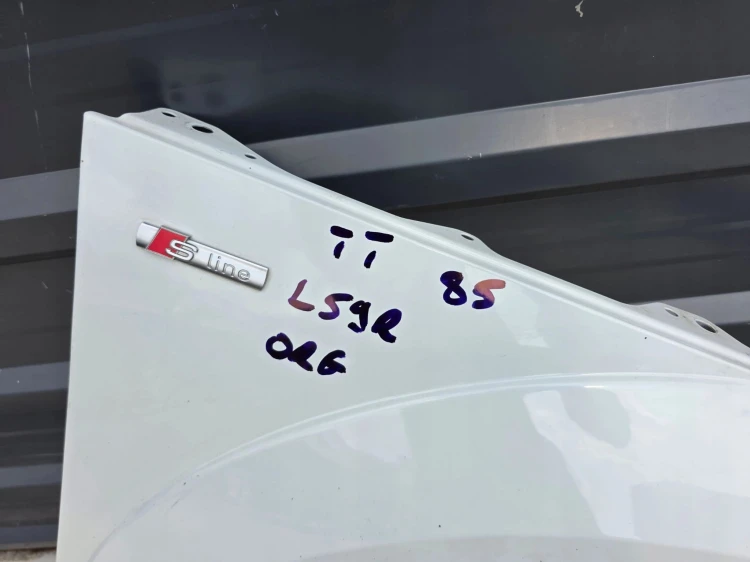 BŁOTNIK PRAWY PRZÓD AUDI TT 8S 2014-2018 LS9R ORYGINAŁ !!!