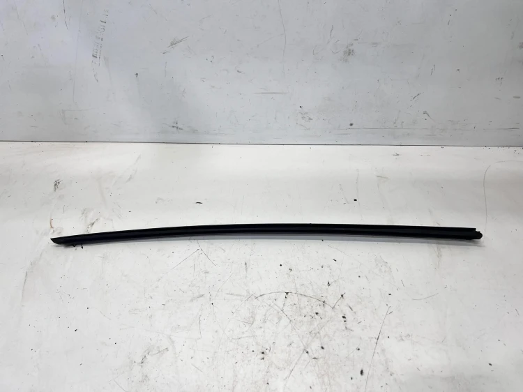LISTWA ZGARNIAJĄCA SZYBY CZOŁOWEJ LEWY PRZÓD AUDI A6 C7 4G0854327A