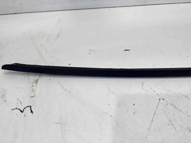 LISTWA ZGARNIAJĄCA SZYBY CZOŁOWEJ LEWY PRZÓD AUDI A6 C7 4G0854327A