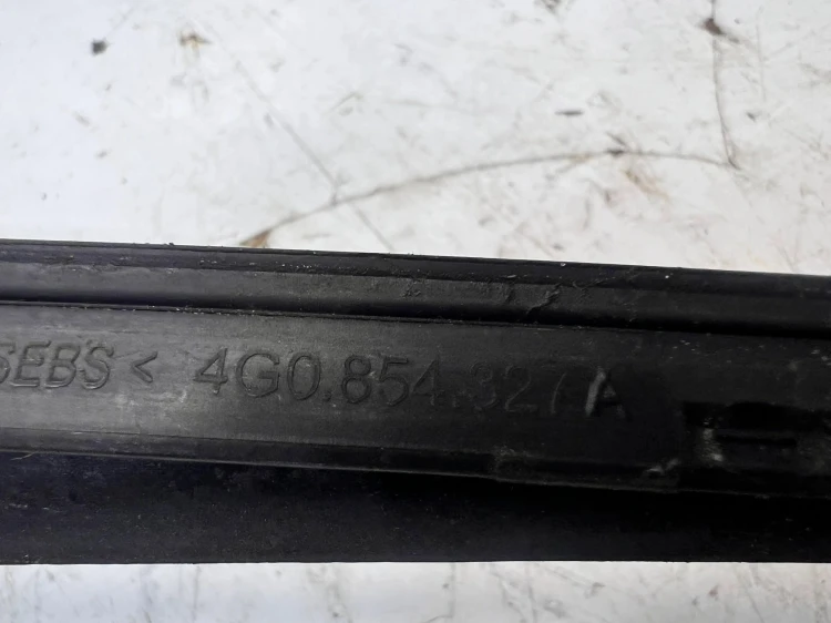 LISTWA ZGARNIAJĄCA SZYBY CZOŁOWEJ LEWY PRZÓD AUDI A6 C7 4G0854327A