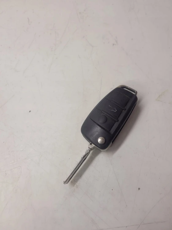 KLUCZYK PILOT SCYZORYK AUDI A6 C6 Q7 4F0837220D *5