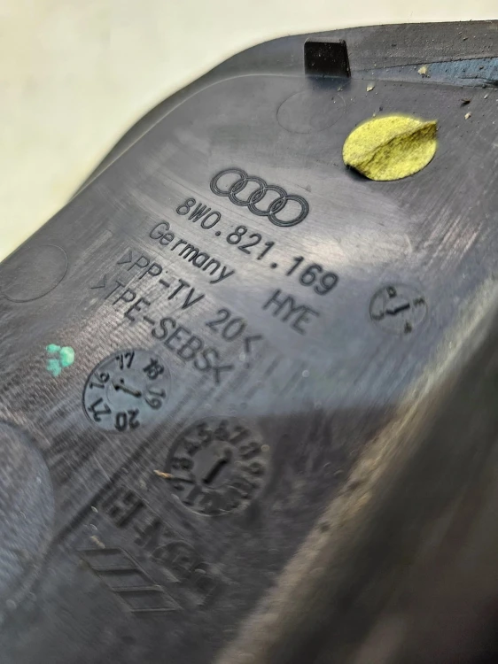 NAKŁADKA BŁOTNIKA LEWA AUDI A4 B9 8W0821169C