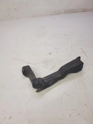 WYGŁUSZENIE BŁOTNIKA PIANKA AUDI A5 8T 8T0823722