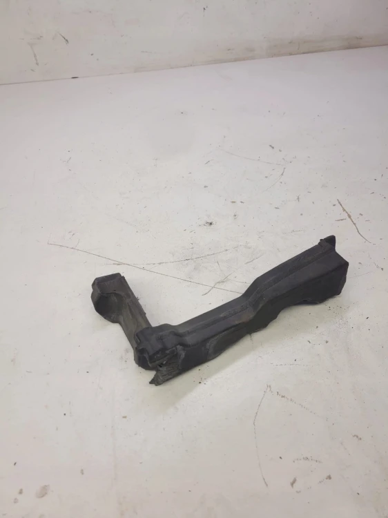 WYGŁUSZENIE BŁOTNIKA PIANKA AUDI A5 8T 8T0823722