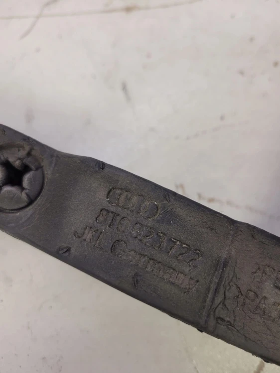WYGŁUSZENIE BŁOTNIKA PIANKA AUDI A5 8T 8T0823722