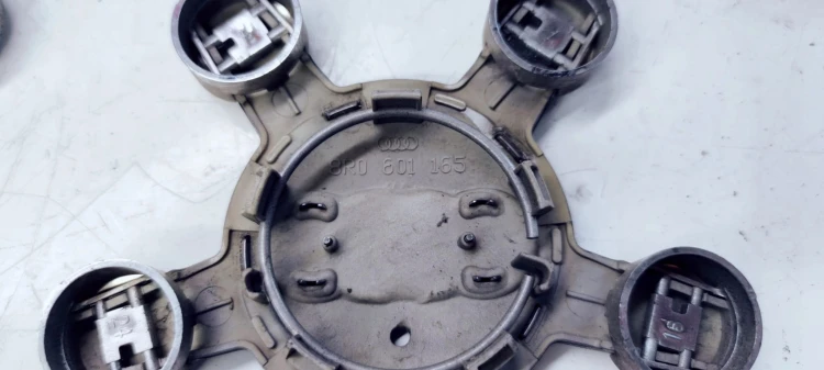 KOŁPAK DEKIELEK AUDI A3 A4 A5 A6 A7 Q3 8R0601165