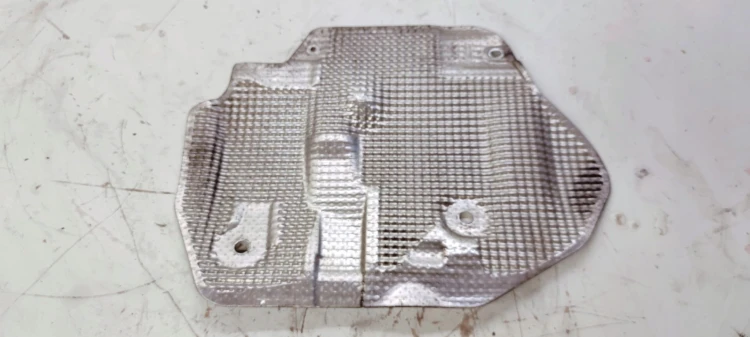 OSŁONA TERMICZNA WYGŁUSZENIE AUDI Q7 4L 7L0825615