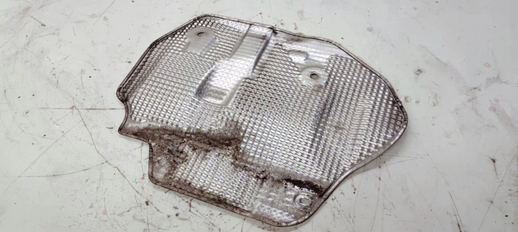 OSŁONA TERMICZNA WYGŁUSZENIE AUDI Q7 4L 7L0825615