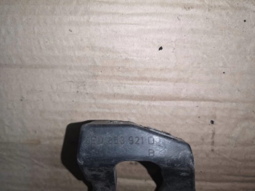 MOCOWANIE ŚLIZG LISTWY PROGOWEJ AUDI A4 8E0853921D