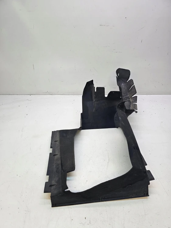 KIEROWNICA POWIETRZA PRAWA AUDI Q7 3.0 4L0117336B