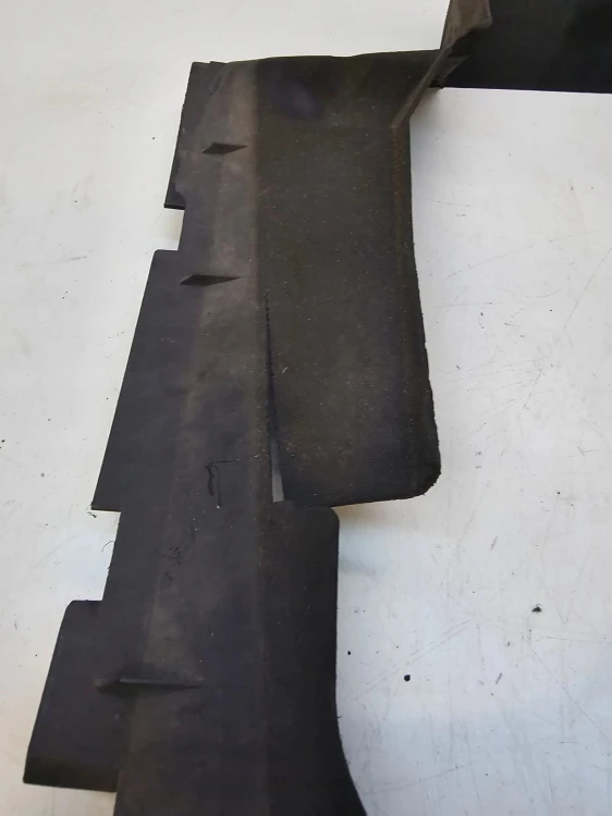 KIEROWNICA POWIETRZA PRAWA AUDI Q7 3.0 4L0117336B