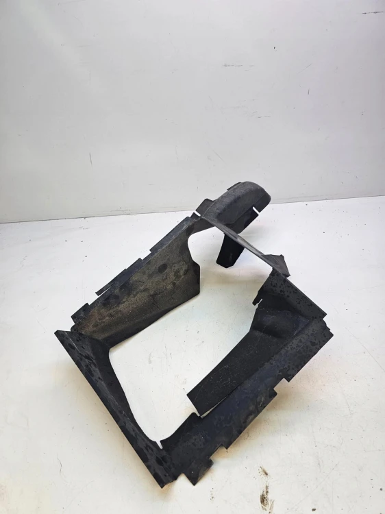KIEROWNICA POWIETRZA PRAWA AUDI Q7 3.0 4L0117336B