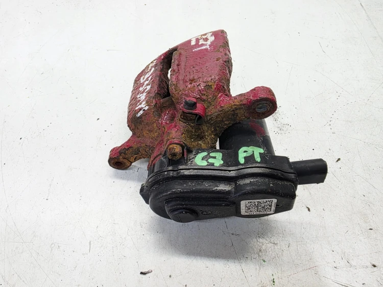 ZACISK HAMULCOWY ELEKTRYCZNY PRAWY TYŁ AUDI A6 C7 POD TARCZĘ 330MM