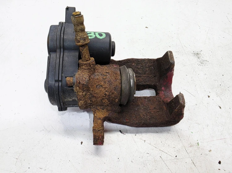ZACISK HAMULCOWY ELEKTRYCZNY PRAWY TYŁ AUDI A6 C7 POD TARCZĘ 330MM