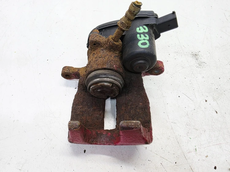 ZACISK HAMULCOWY ELEKTRYCZNY PRAWY TYŁ AUDI A6 C7 POD TARCZĘ 330MM