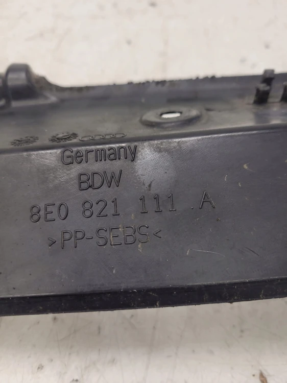 WYGŁUSZENIE BŁOTNIKA LEWE AUDI A4 B7 8E0821111A