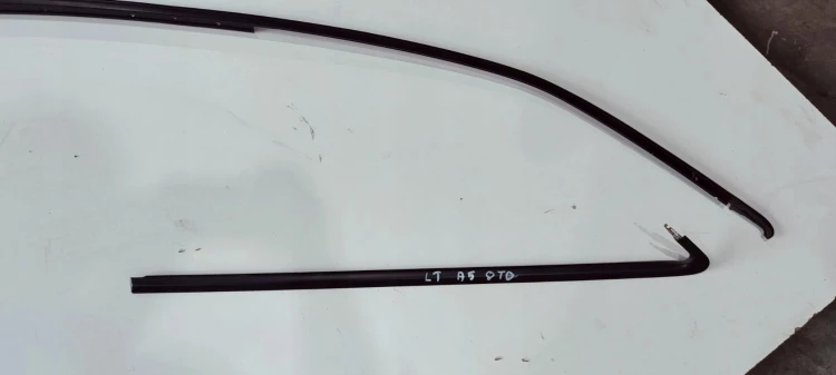 LISTWA MATOWA LEWA KAROSERYJNA AUDI A5 8T0853703