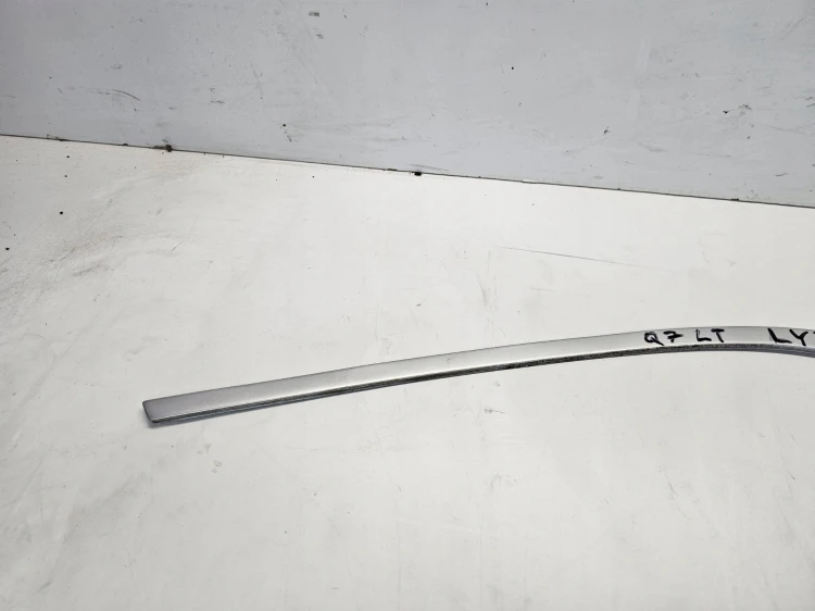 LISTWA NAKŁADKA SZYBY LEWY TYŁ AUDI Q7 4L 4L0853083B
