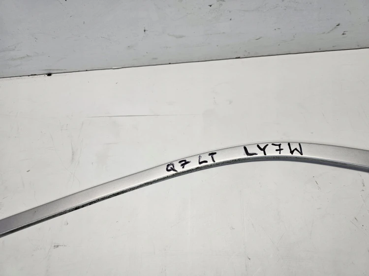 LISTWA NAKŁADKA SZYBY LEWY TYŁ AUDI Q7 4L 4L0853083B