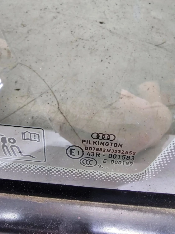 SZYBA KAROSERYJNA PRAWY TYŁ AUDI A3 8P 8P4 2009R