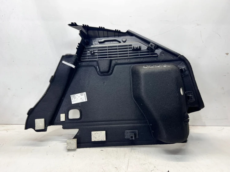BOCZEK BAGAŻNIKA LEWY AUDI A3 8Y 8Y4863879