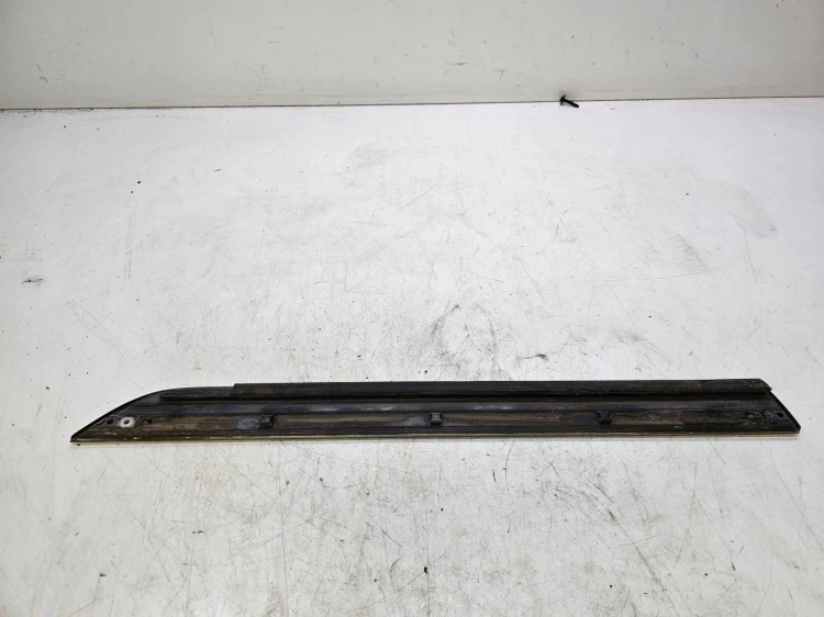 LISTWA DRZWI PRAWY TYŁ AUDI A3 8P LIFT LX7W
