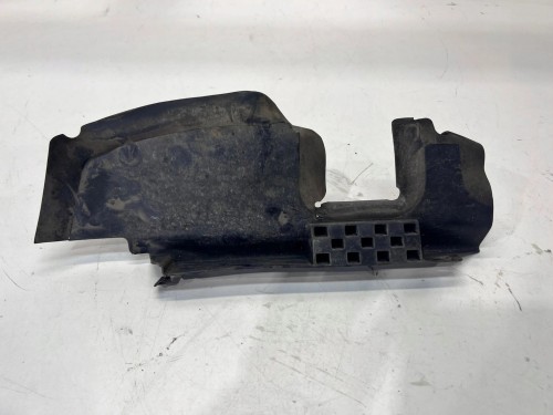 KIEROWNICA POWIETRZA PASA PRZEDNIEGO PRAWA AUDI 8P3121283