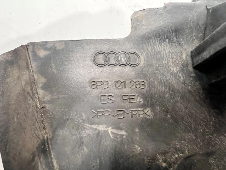 KIEROWNICA POWIETRZA PASA PRZEDNIEGO PRAWA AUDI 8P3121283