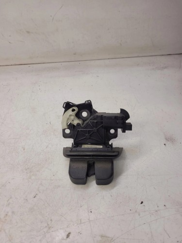 ZAMEK KLAPY TYŁ AUDI A3 A4 B8 A5 A6 Q7 8P4827505B
