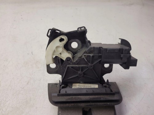 ZAMEK KLAPY TYŁ AUDI A3 A4 B8 A5 A6 Q7 8P4827505B