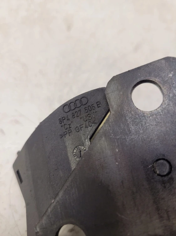 ZAMEK KLAPY TYŁ AUDI A3 A4 B8 A5 A6 Q7 8P4827505B